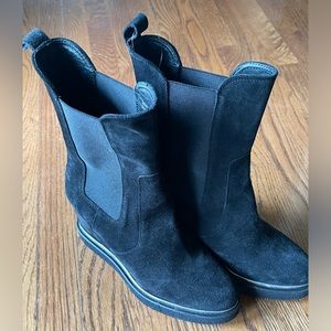 Renatta Jop Wedge Chelsea Boots